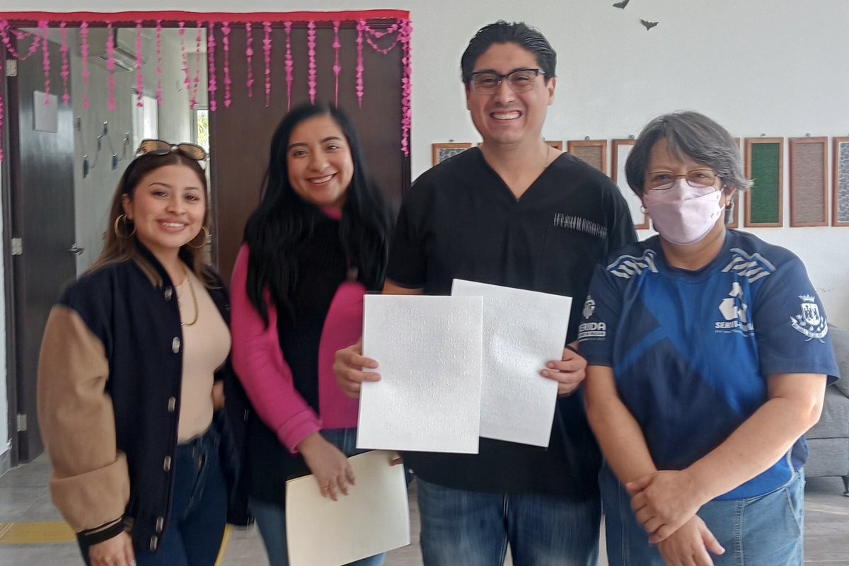 ServilimpiaMid's tweet photo. Esta práctica de mejora incorpora contratos comerciales de recolección de residuos sólidos en sistema #Braille, permitiendo que las personas con discapacidad visual puedan conocer y firmar la documentación de manera autónoma, fortaleciendo el acceso a servicios públicos. https://t.co/WrL7sEqUvb