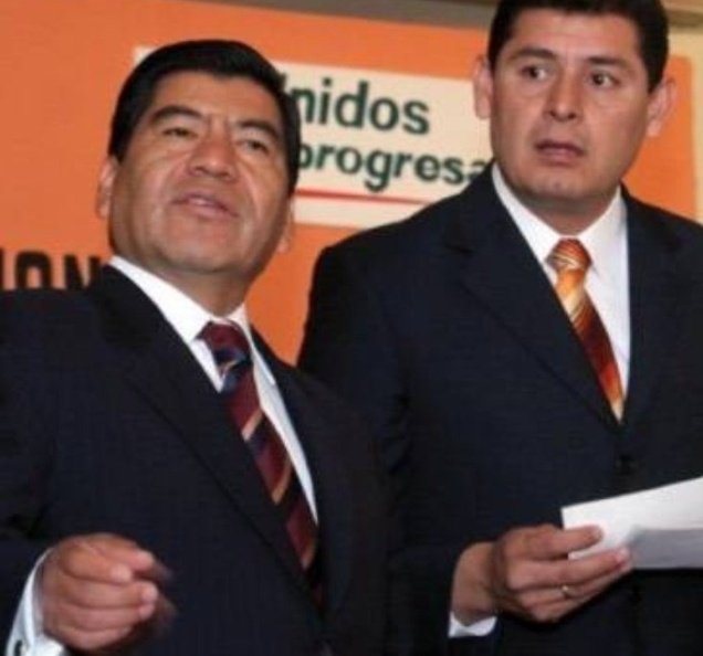 inforneutra's tweet photo. Dice Armenta: "Me acompaño cuando yo estaba en Sedesol"... Osea que le ayudo a robar... @armentapuebla_  @DIFGobPue  @SPFAGobPue ...  https://t.co/I4aLHzL8CF @CGCADGobPue  @ASF_Mexico  @PartidoMorenaMx  @PodJudPue https://t.co/sM7ywEamQQ