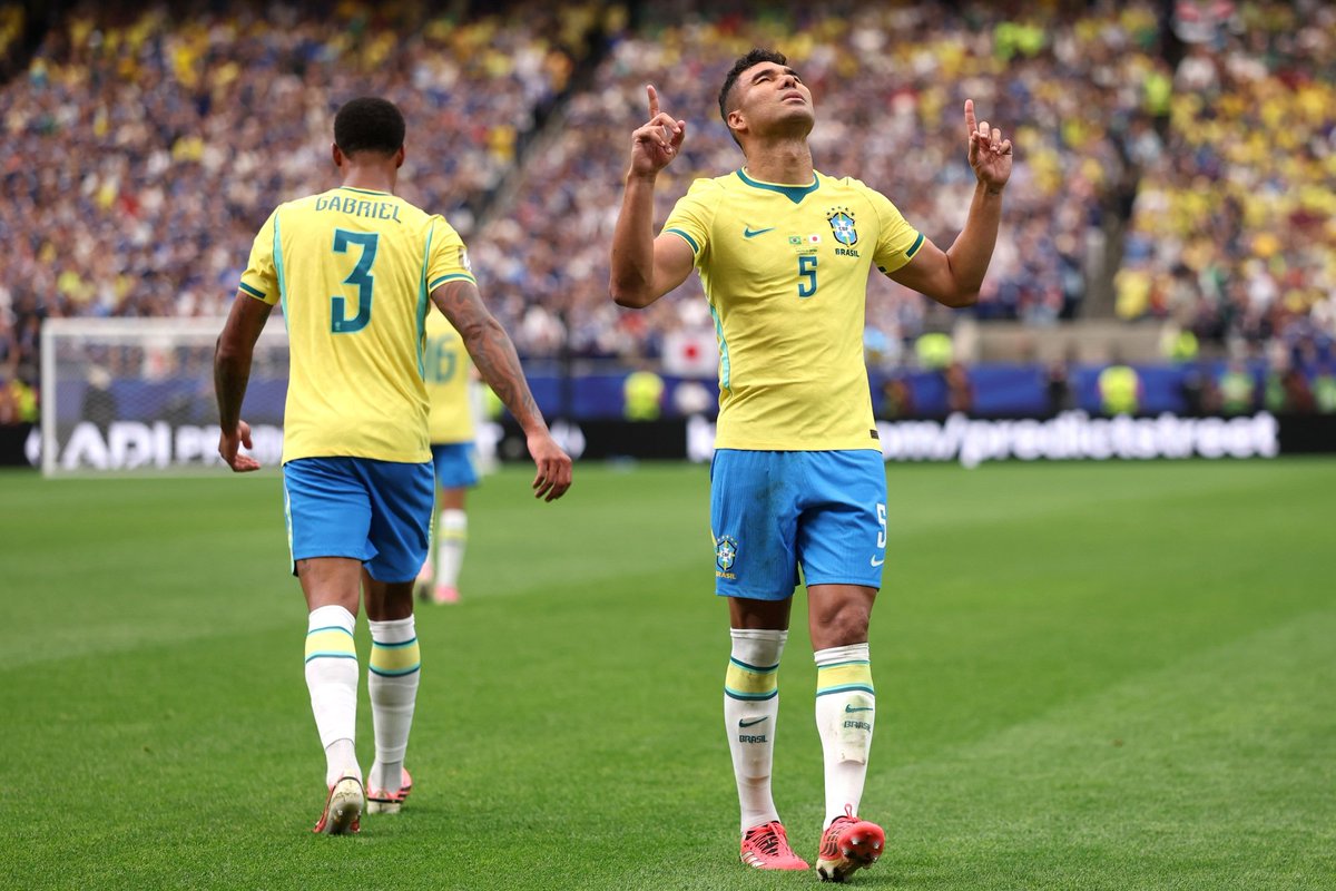 Metropoles's tweet photo. 🇧🇷 COPA DO MUNDO | Criticado, Casemiro é eleito melhor em campo após gol contra Japão

O meio-campista da Seleção Brasileira falhou no primeiro tempo contra o Japão, foi criticado, mas se redimiu com um dos gols da vitória https://t.co/CFj8vmhzlR