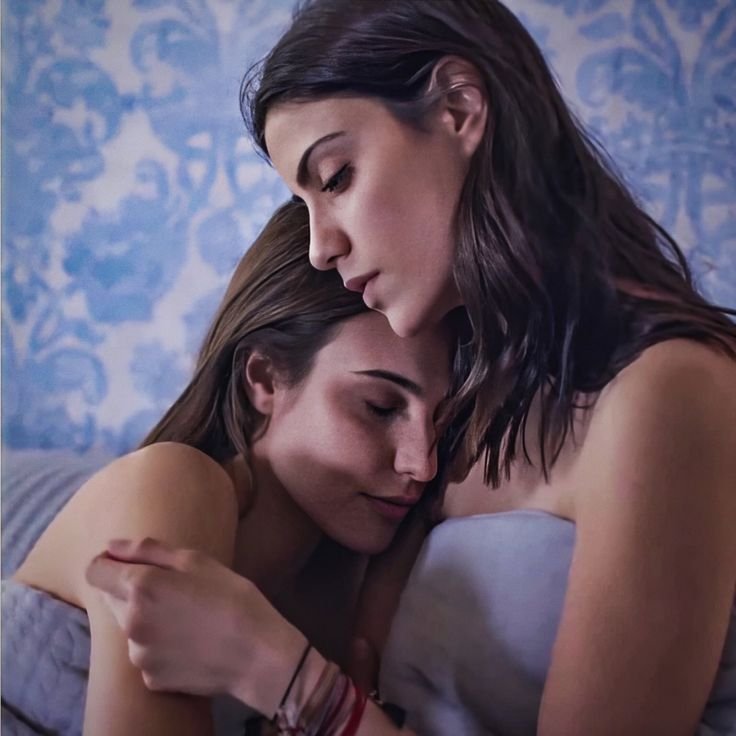 sony4bian's tweet photo. namtanfilm, lmsy, emibonnie y todos los que quieras pero ellas siempre van a ser mi primer gl shipp.... https://t.co/quLLKXKnsY