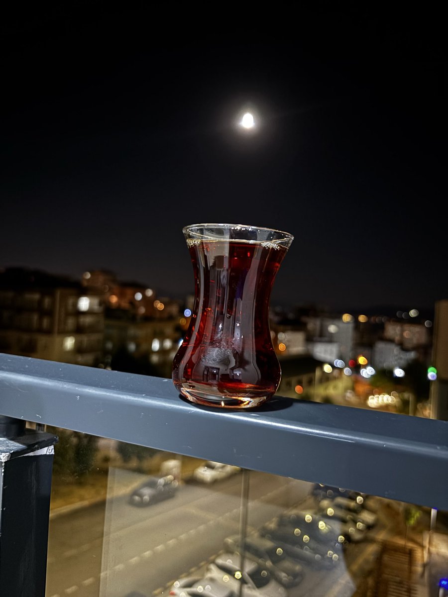 SadeceeeeZ's tweet photo. Çay sevdamız tartışılamaz.
Hafif hafif esen rüzgar ve manzaram ❤️ https://t.co/RtSDLPbv6t