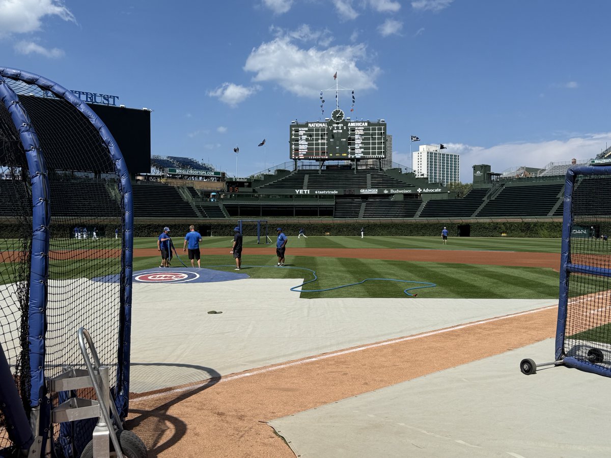 heyscan's tweet photo. Always fun to return to the Friendly Confines. Although don’t miss pitching on days when flags flying out like today ;) Let’s have some fun - Go Pads! https://t.co/AlHzJjQGlJ