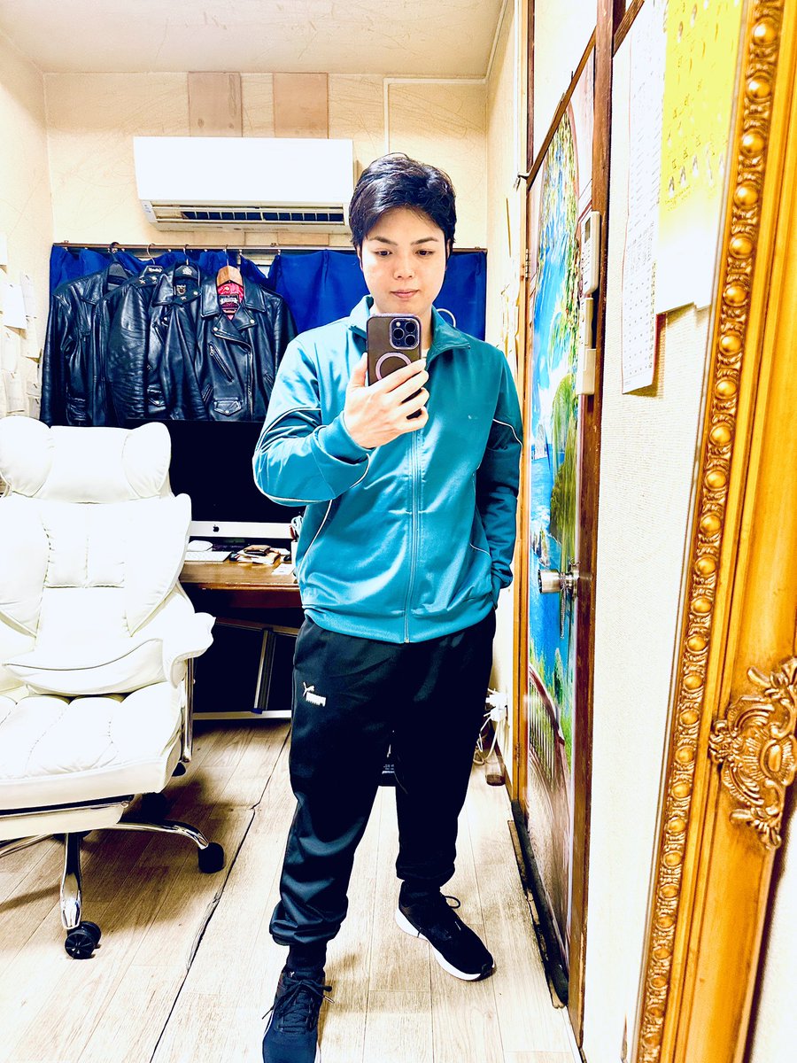 yatz_official's tweet photo. おはよう☀21時に寝たら深夜2時に生まれた早朝から掃除して,おニューのジャージでルンルンルン.
YATZ(やっつ)公式チャンネル
https://t.co/XpjKBshHLO
#yatz #やっつ https://t.co/EMSdx9nGkJ