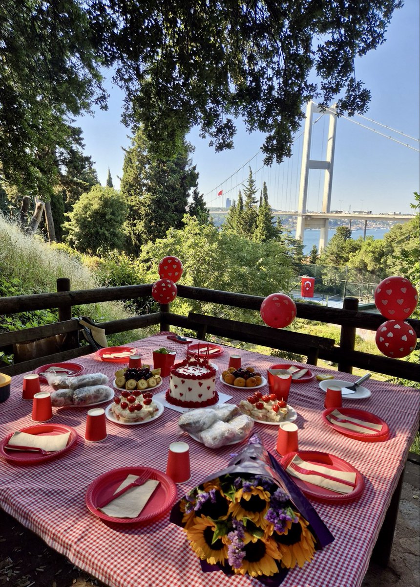 zehranrrcn's tweet photo. ♥️🎈 https://t.co/fJSWJAi4yr