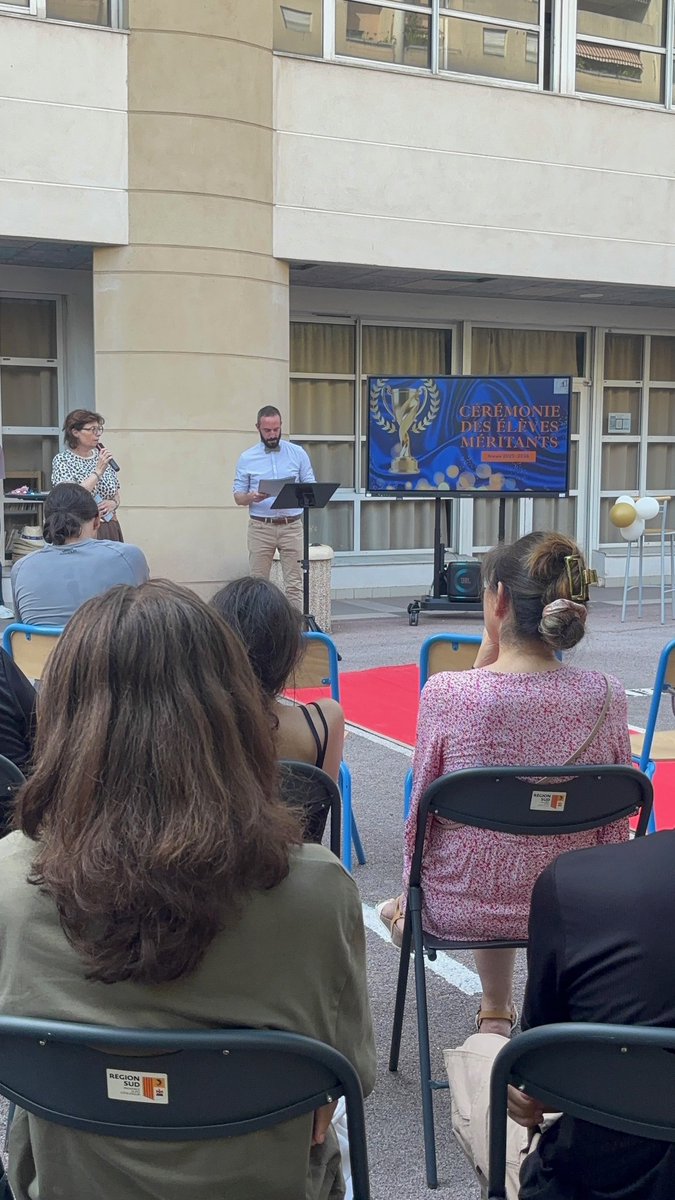 veroniqueborre's tweet photo. Au lycée @VaubanLycee pour  valoriser l’engagement des élèves méritants au regard de leur engagement scolaire et la défense de valeurs que nous avons en partage.
A noter l’engagement +++ de l'équipe pédagogique impulsé par une nouvelle direction très dynamique et investie
👏👏👏 https://t.co/qOl82ghSFC
