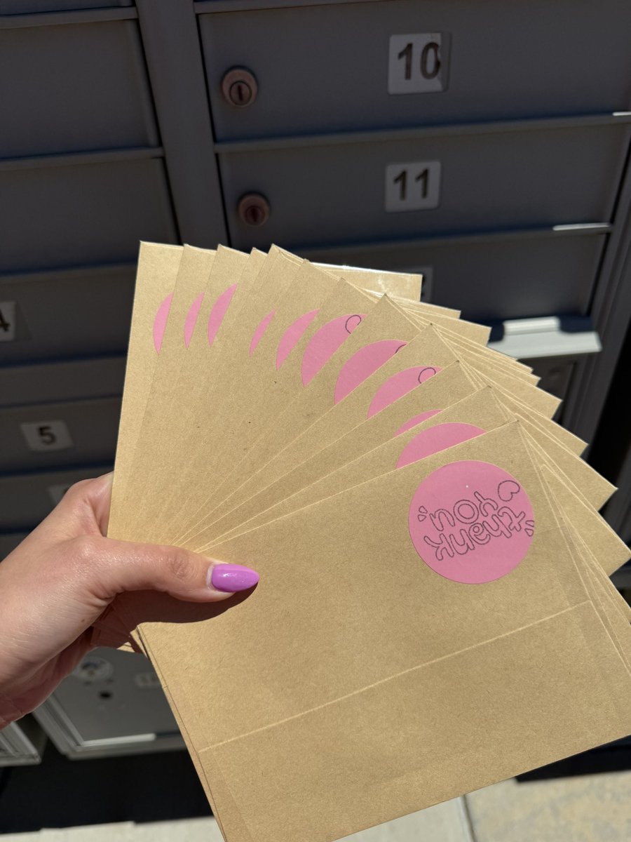 jjongjisung's tweet photo. i’ve dropped off every order so far, thank you again 🤍

i will be confirming what the resource centers are needing the most and use funds to provide that! i will of course post updates as well. thank you!!!!! https://t.co/WRTyhUcrUg