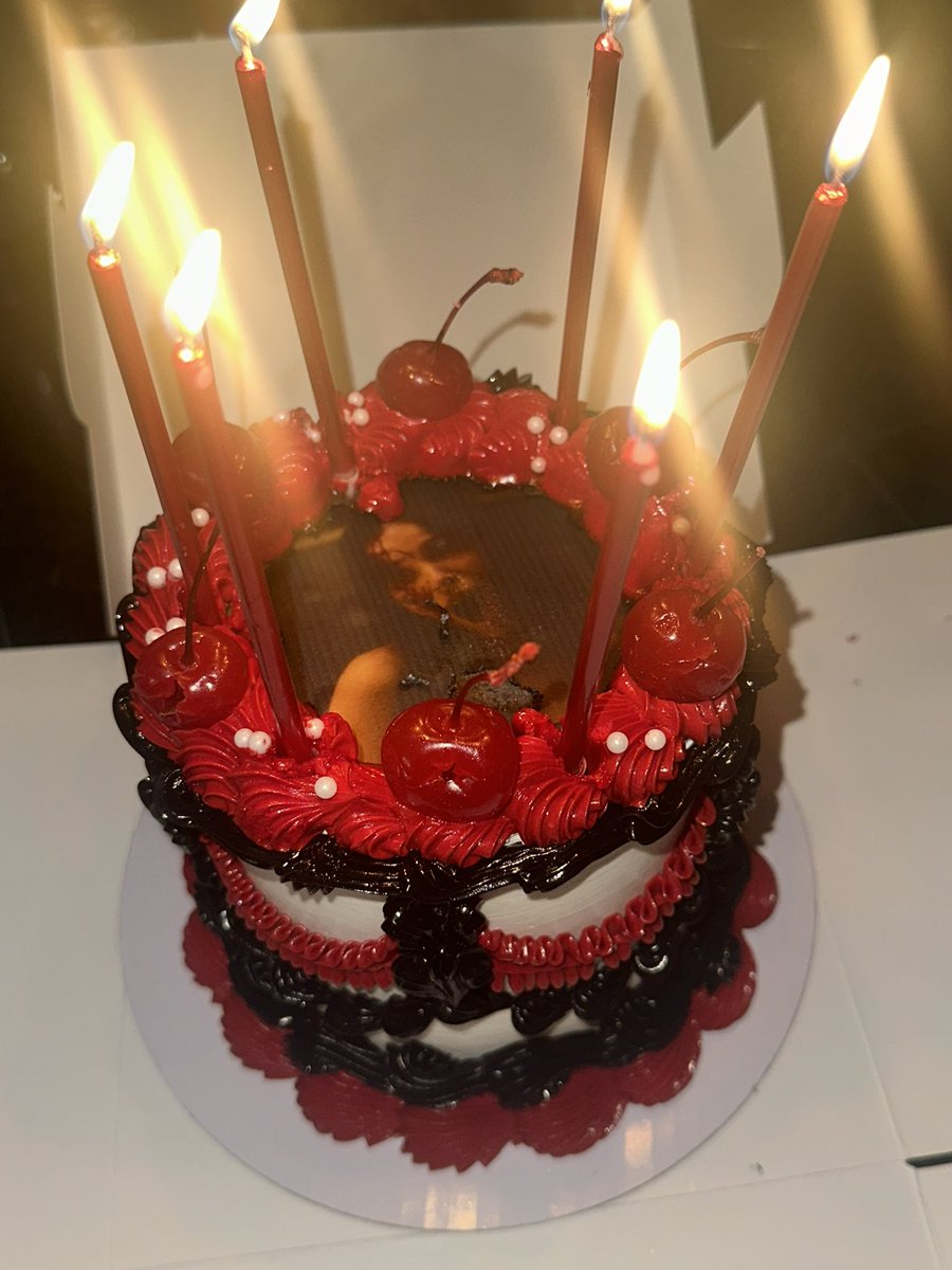 stfumiareina's tweet photo. obsession cake !!! ♡🎂
˖⁺ ・🔪⋆ ♡ 💌・ ⁺ ˖
@obsessionmovie @FocusFeatures @tomlinsoncooper @thatsabadidea_ 
#obsession https://t.co/TwoYNB0Dlm