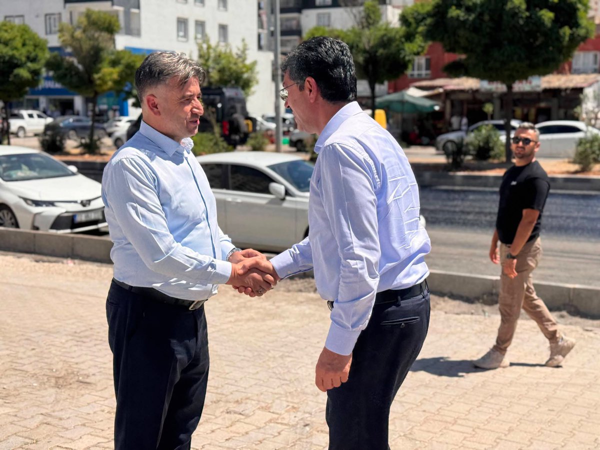 hakimisik72's tweet photo. 📍Ak Parti Kozluk ilçe Başkanlığı 
Milletvekilimiz Sayın Ferhat Nasıroğlu ve İl Başkanımız Sayın Hüseyin Şansi,ilçe Başkanlığımızı ziyaret ederek teşkilatımızın tüm kademeleriyle bir araya geldiler.Nazik ziyaretleri ve kıymetli istişareleri için teşekkür ederiz
@AvukatErsanAksu https://t.co/OLyAnnEkLE