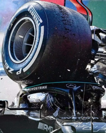 telepathy1000's tweet photo. @AJSaun15 @simscircuit Friends?  No.  You can't be friends with someone who landed his car on your head and said:

 "That's what you get when you don't leave the space." 

Then gets out of his car and walks off without checking to see if you're ok. https://t.co/GHFpMYxIGl