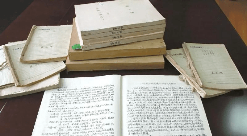 AgathaWyat15663's tweet photo. [Tired of cluttered spaces Today I sorted out my vintage books and found hidden notes from my high school days. Clearing old stuff doesn’t just make room—it brings back warm memories. Start small, see the difference!] https://t.co/NASfgNwT2y