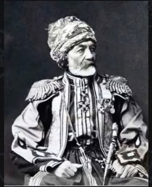 oghuzboyluTR's tweet photo. Cumhuriyet kürtleri inkar etti o yüzden pkk cart curt. Kırım ve 93 harbi..İslamın baş düşmanı Moskof ordusunda müslüman kürt general,kürtlerden süvari alayları dizip Osmanlı'ya karşı savaştı bilin bakalım bu aşiretler kim ve nerede? General Cafer Ağa https://t.co/8UW0M2Y7OG