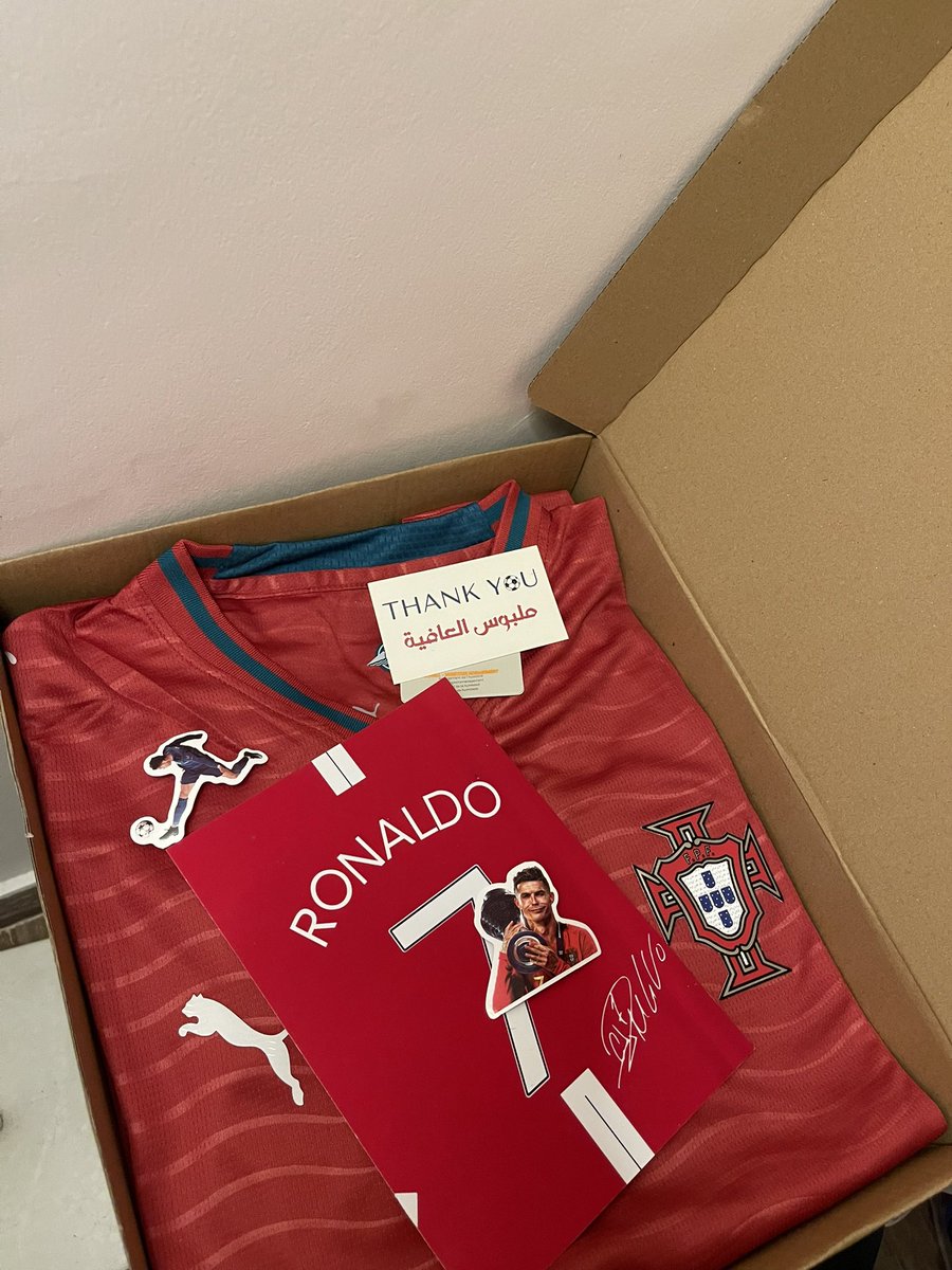 Score__store's tweet photo. 🇦🇷 vs 🇵🇹

أي بوكس بتختار؟ 👀

 🐐 Team Messi
🆚
🐐 Team Ronaldo https://t.co/mC4NY8iVkm