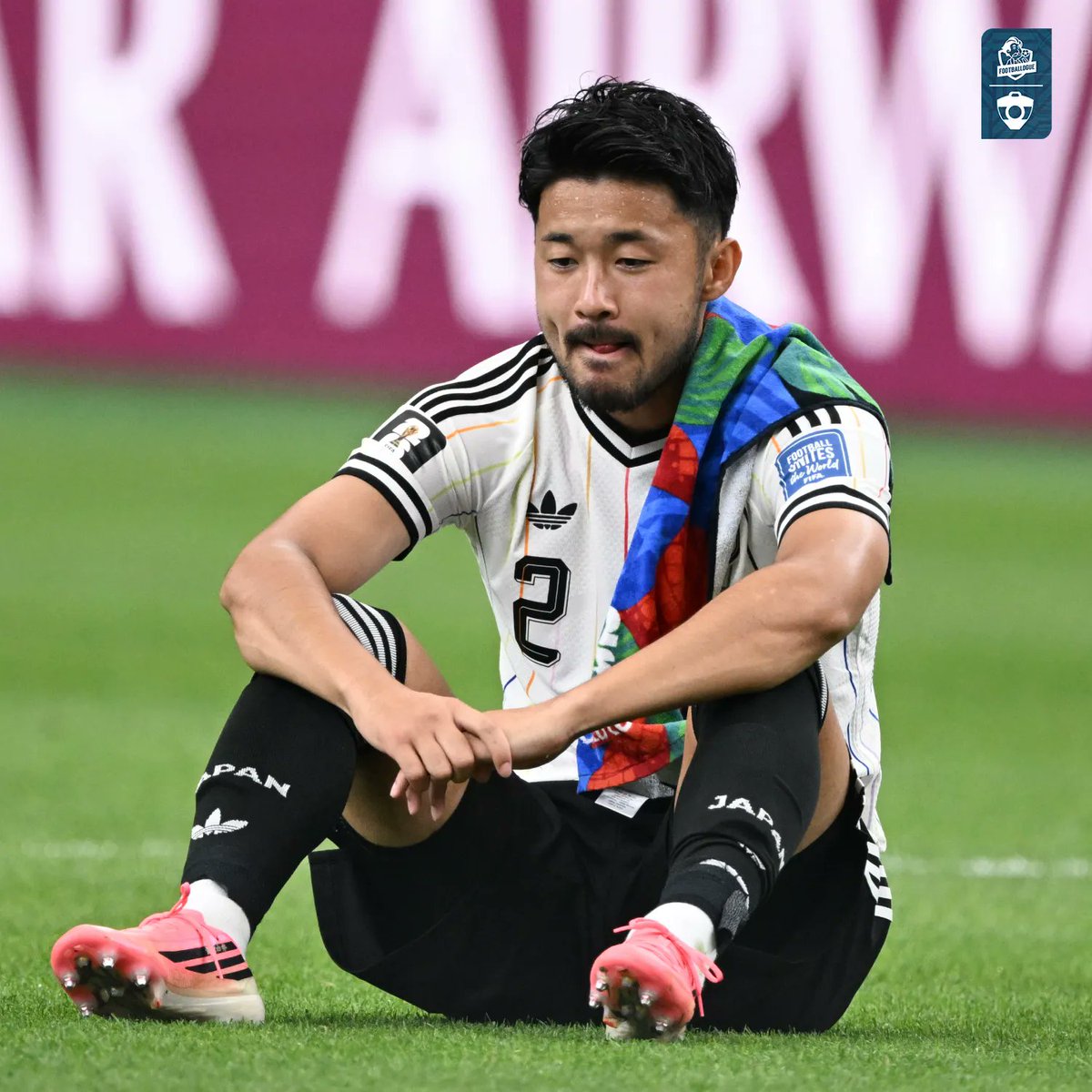 Footballogue's tweet photo. Ces images des joueurs japonais à la fin du match nous brisent le cœur... 😢 💔

Ils ont tellement tout donné dans ce Mondial, c'est cruel ! https://t.co/EuXmNOpZ0i