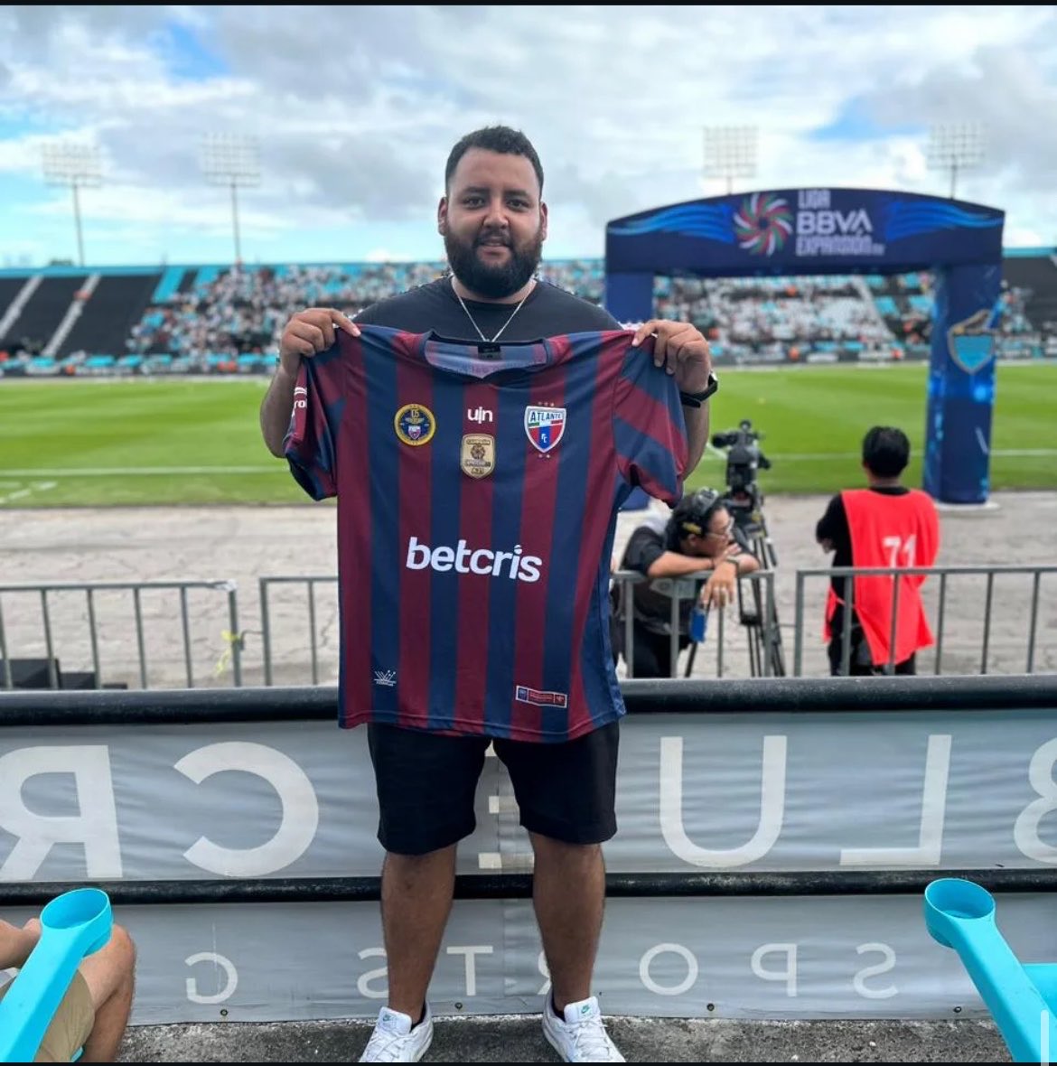 JacobPotro's tweet photo. @Atlante @atlante2016 Desde niño llevo los colores azulgranas en el alma y quiero vivir el camino al primer campeonato del mundo de México y alentar al equipo así como a nuestros Potros y que mejor que hacerlo en el Azteca, nuestra próxima casa 
Arriba el Atlante!!! https://t.co/Ms4PHLFKqy