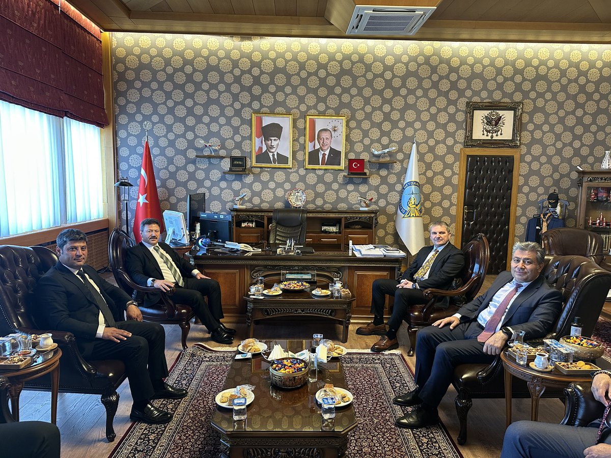 MehmetYiginer's tweet photo. DHMİ Esenboğa Havalimanı Başmüdürümüz Sn. Yücel Karadavut’u, ANKESOB Yönetim Kurulu Üyemiz Cevdet Kavlak, Esenboğa Taksiciler Motorlu Taşıyıcılar Kooperatifi Başkanımız Serkan Erdoğan ve Mustafa Tüncel ile birlikte ziyaret ettik. Hasbihalde bulunduğumuz Başmüdürümüz Sn. Yücel Karadavut’a; ilgi, alaka ve misafirperverliğinden dolayı teşekkür ediyoruz.