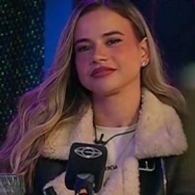 solzialove's tweet photo. COMO SE VAN A MIRAR ASÍ? y el enojo?
#solzia #GranHermano https://t.co/3E8ZSlzviU