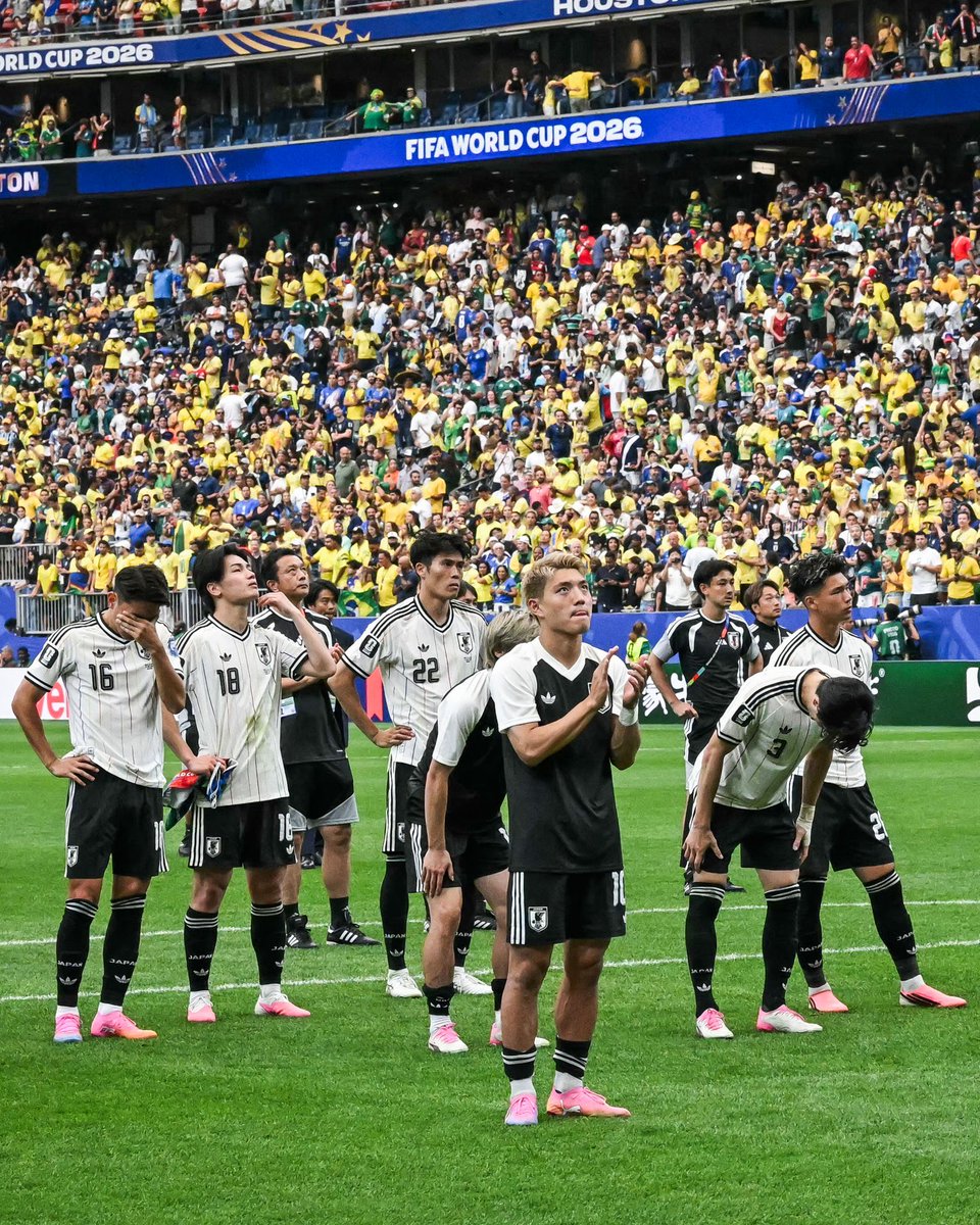 samurai_sbcom's tweet photo. 森保監督の解任を求めるのは流石にW杯観てなさすぎ。今大会は主力の離脱が痛すぎた。

ブラジルも主力離脱していたとはいえ、日本は南野・久保・三笘・遠藤。それに加えて唯人も出場できるレベルになかったんだと思う。

明らかに攻撃の枚数、パターンが少な��ぎた。今大会トラブル多発の中で、森保監督は良く戦った。トーナメントのくじ運も悪いし、ベスト32で終わるチームでは決してなかったよ。

#サッカー日本代表