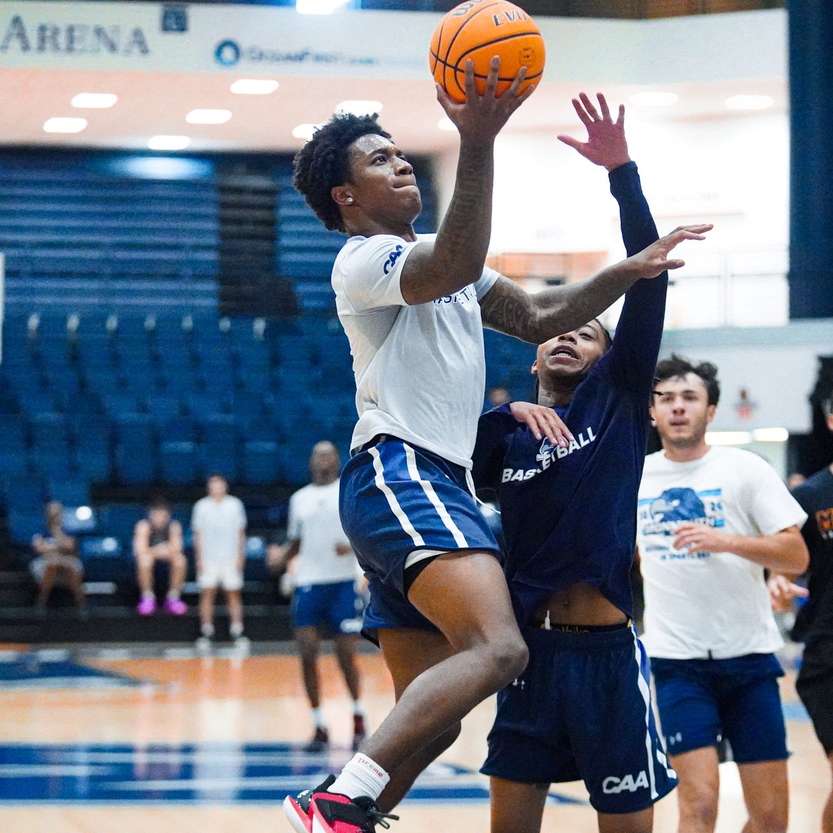 MonmouthBBall's tweet photo. Every rep now is an investment in March. Putting in the work. 🔥🏀

Photo Gallery: https://t.co/57rXaLwcI3

#FlyHawks https://t.co/tvuLdBM9G8