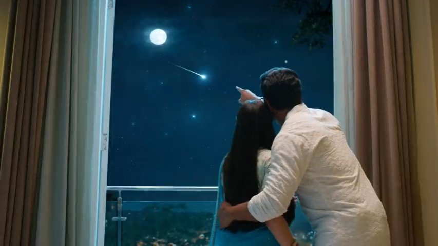 esharora2013's tweet photo. There's a special charm about moonlight, shooting star and midnight chats ❤️😍🥰🌙 🌝✨🌠 
#tumsetumtak #tummsetummtak https://t.co/CO130Uxy0j