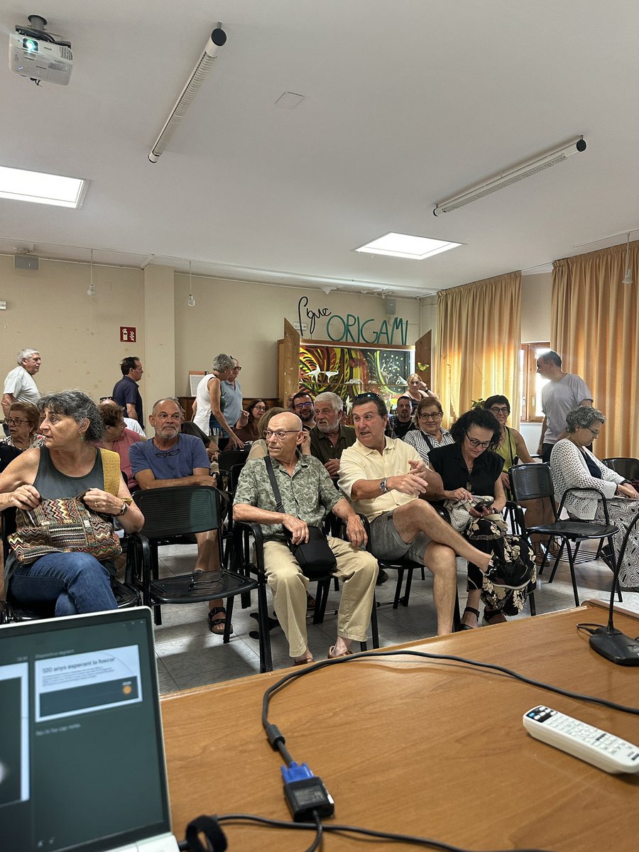 alexmegapc's tweet photo. Molt agraït per la gentada que ha vingut a Montbrió del Camp, sou molt grans!!! On hem parlat de les curiositats Eclipsi, sabeu que Montbrió és el six seven de l'eclipsi siii 67 segons de foscor, però sobretot dels models meteorològics i de la previsió pel 12 d'agost. #meteo https://t.co/XqG9HdX9UY