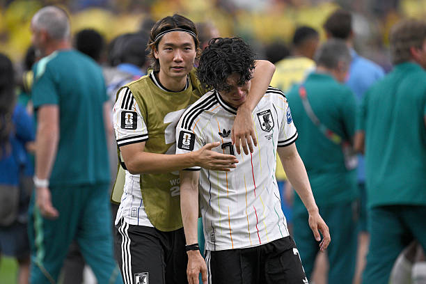 JPNImages's tweet photo. 板倉が田中を慰める。💔
#SAMURAIBLUE #田中碧 #板倉滉 https://t.co/CXe3o5ufhu