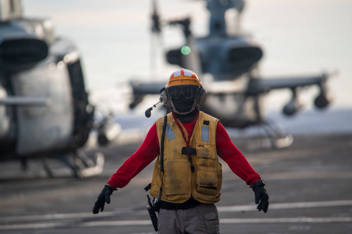 USPacificFleet's tweet photo. Blue-Green Team 🔱
Sailors and Marines aboard USS Boxer conduct flight operations while underway in the @US7thFleet area of operations.
Our Navy and Marine Corps team remains agile, resilient, and ready to dominate any fight, anytime.
#USNavy #PacificFleet #Readiness https://t.co/E0unMQOcpD