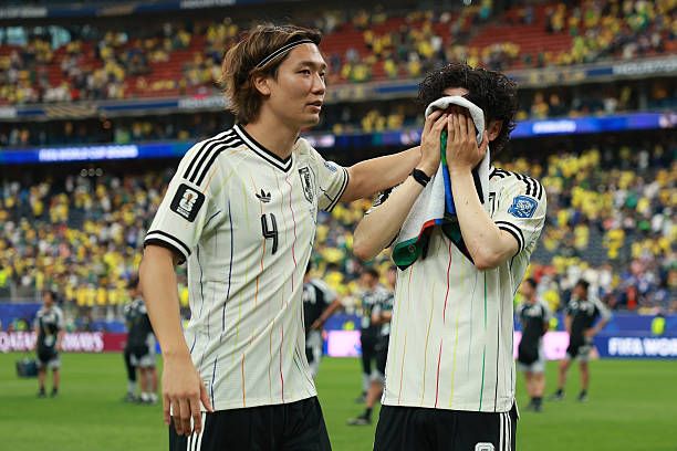 JPNImages's tweet photo. 板倉が田中を慰める。💔
#SAMURAIBLUE #田中碧 #板倉滉 https://t.co/CXe3o5ufhu