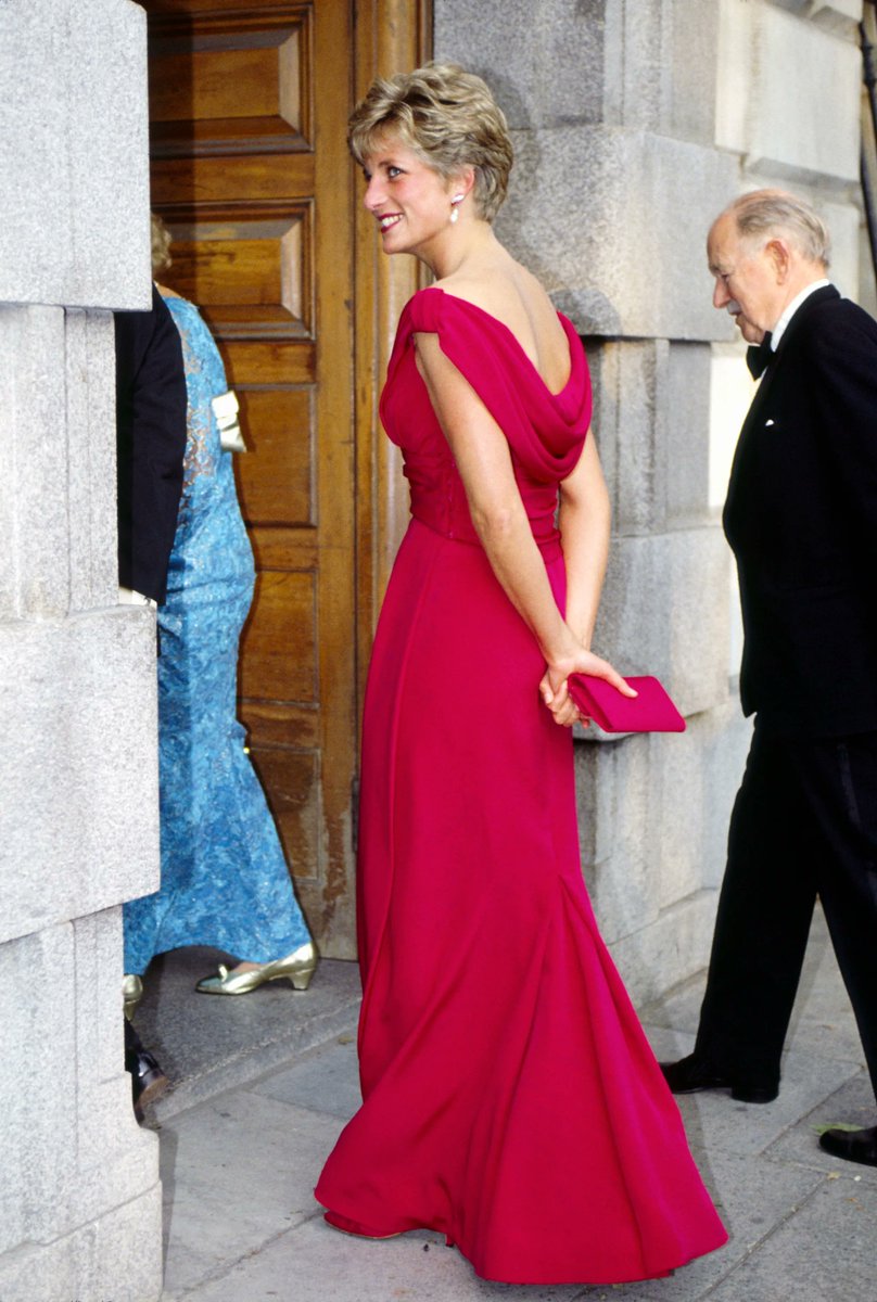 MadameGilflurt's tweet photo. We're celebrating #frockingfabulous Diana, Princess of Wales, all week!. This #VictorEdelstein look made a statement with its dramatic drape. #Diconic #fashionhistory https://t.co/oAvIsFLE6j