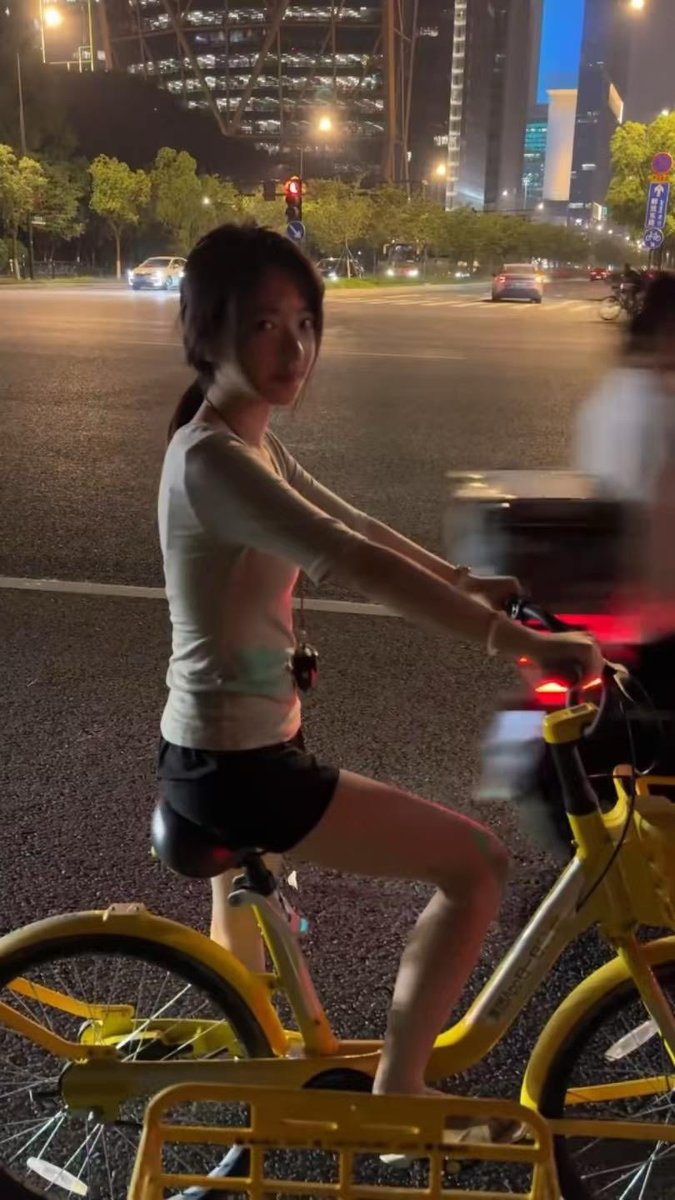 Mabobo888's tweet photo. 这妹子应该是不少男同学心里的白月光了 https://t.co/WwT3fNROBe