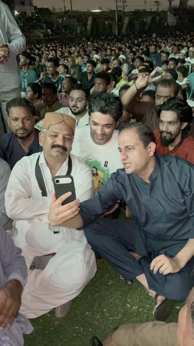 ShakeelChPPP's tweet photo. شائقین ⚽ کیلئے چیئرمین بلاول بھٹو زرداری کا میلہ اپنے عروج پہ 

لاکھوں football lovers برازیل کا میچ دیکھنے لیاری انٹرنیشنل فٹبال گراؤنڈ میں موجود 

شائقین ⚽ کے درمیان بلاول بھٹو زرداری کے نمائندے موجود 

@BBhuttoZardari @AseefaBZ
#footballWorldCup2026 #Brazil vs #Japan https://t.co/o8A2481pt3