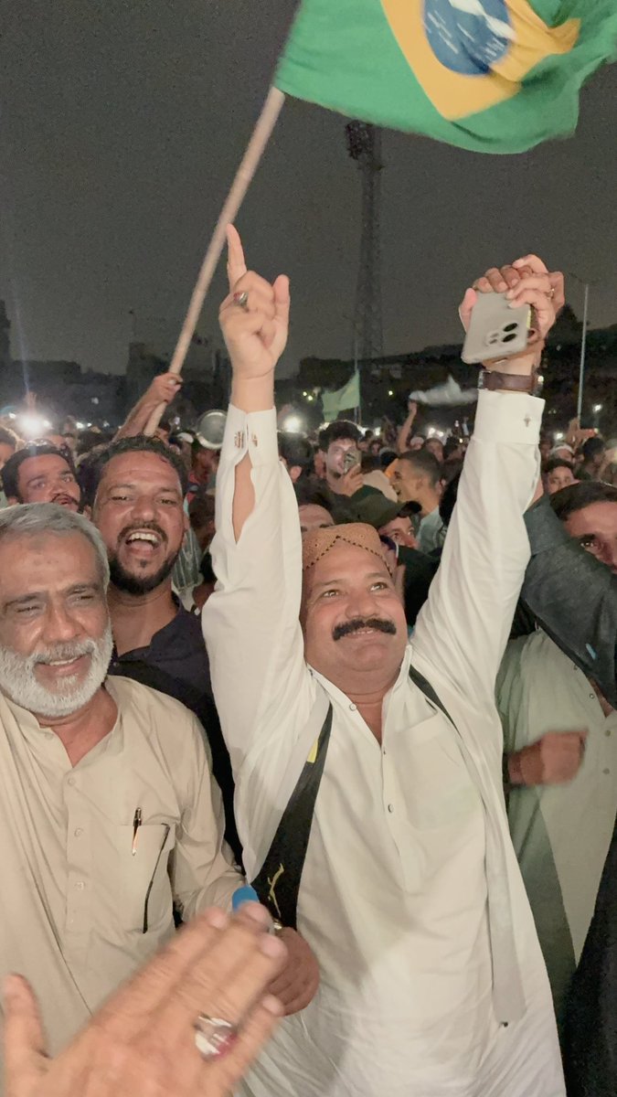 ShakeelChPPP's tweet photo. شائقین ⚽ کیلئے چیئرمین بلاول بھٹو زرداری کا میلہ اپنے عروج پہ 

لاکھوں football lovers برازیل کا میچ دیکھنے لیاری انٹرنیشنل فٹبال گراؤنڈ میں موجود 

شائقین ⚽ کے درمیان بلاول بھٹو زرداری کے نمائندے موجود 

@BBhuttoZardari @AseefaBZ
#footballWorldCup2026 #Brazil vs #Japan https://t.co/o8A2481pt3