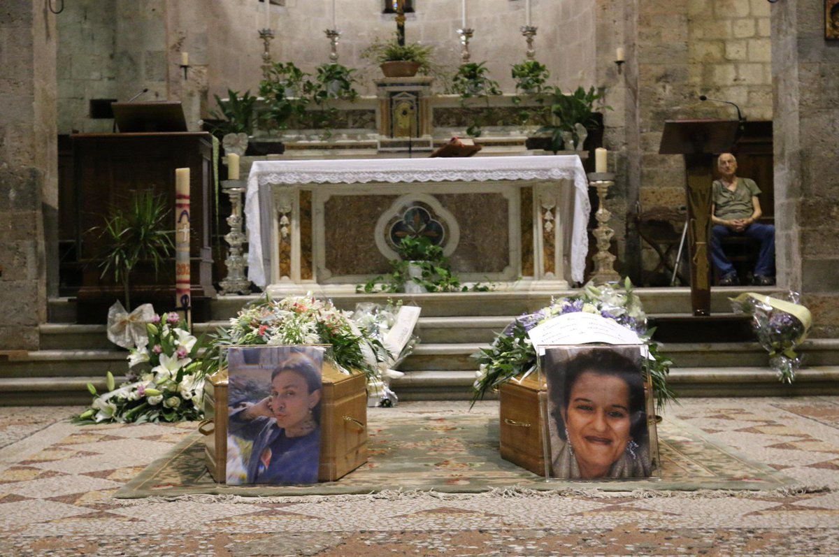 luca_caputa's tweet photo. Oggi a Camaiore, si sono svolti i funerali di Mirko e di sua madre Kety. 

 "Avevano un cuore immenso . Zia non dimenticherò mai i pomeriggi assieme a fare shopping e tutti e tre al mare, la tua bontà d'animo, il rapporto speciale che avevi con tua sorella, la mia mamma: eri la sua migliore amica. Poi c'era Mirko che amavi e hai amato ogni singolo giorno, che mamma meravigliosa che eri. E poi ci sei tu Mirko la persona con cui sono cresciuta: ti ricorderò per il tuo sorriso, per la tua voglia di vivere. Ho ammirato di te che non ti sei mai vergognato di essere te stesso, hai vissuto senza paura del giudizio degli altri".

Questo il ricordo di Rebecca, la cugina di Mirko.

Parole semplici e potenti, piene di amore, orgoglio e verità. Un messaggio di accettazione che risuona forte contro l’odio e la violenza e sul tentativo di dipingere Mirko e Kety per qualcosa che non erano.

Grazie, Rebecca. ♥️
