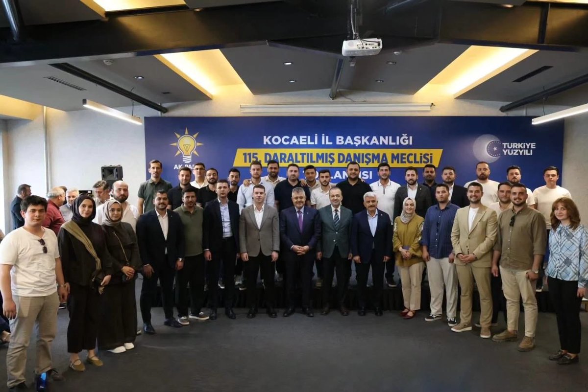 doganorak's tweet photo. 115. Daraltılmış Danışma Meclisi Toplantımızı, büyük bir heyecan, coşku ve birlik ruhu içerisinde gerçekleştirdik.

Geceyi gündüzden, gündüzü geceden ayırmadan; büyük bir özveri, azim ve kararlılıkla çok çalışmaya devam edeceğiz. 💪 https://t.co/wpqFtQDZgm
