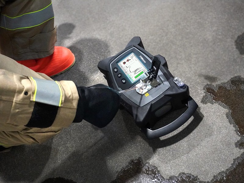 908Devices's tweet photo. An IL chemical plant explosion in April. Magnesium fire. Oxygen sensor failure. Multiple unknowns, compressed timeline.
When the chemistry is unclear, VipIR's combined Raman + FTIR with SSP gives responders the full picture.
1 device. 2 technologies. Confident answers. https://t.co/LgNStzFZ71