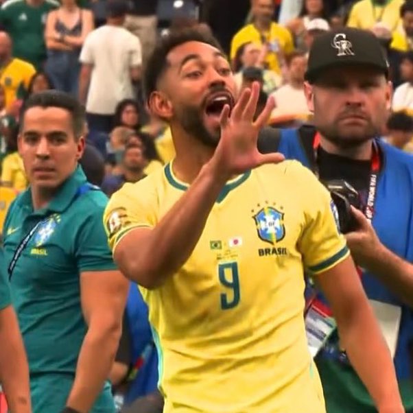 _BeFootball's tweet photo. 🚨 Matheus Cunha 🇧🇷 au joueur japonais Kento Shiogai 🇯🇵 après le match : « 5 COUPES DU MONDE… TOI, T'ES PETIT ! » 😳

(@geglobo) https://t.co/cBtEw47s2c