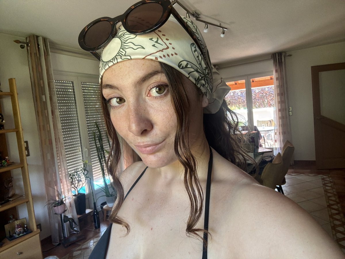 Bodychanges1's tweet photo. on teste le bandana 🐚✨ https://t.co/BBT3XoA4vg