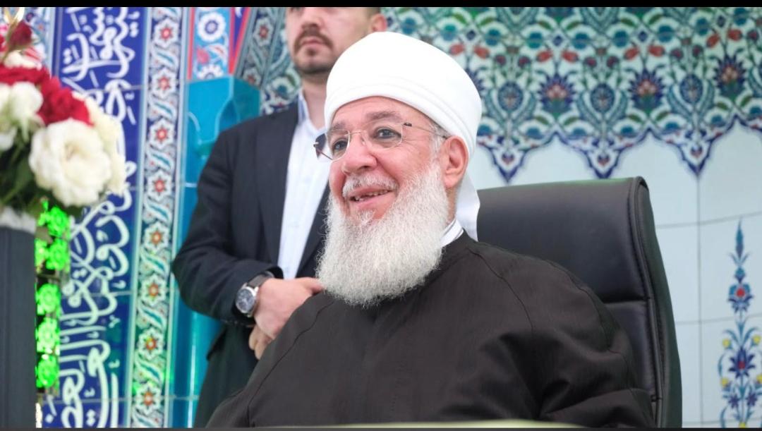 ayneyyntepesi's tweet photo. Seyrimde bir şehre vardım 
Gördüm sarayı güldür gül 
Sultanının tâcı tahtı 
Bağı duvarı güldür gül 

Gül alırlar gül satarlar 
Gülden terazi tutarlar 
Gülü gül ile tartarlar 
Çarşı pazar güldür gül https://t.co/nOVOunylmb