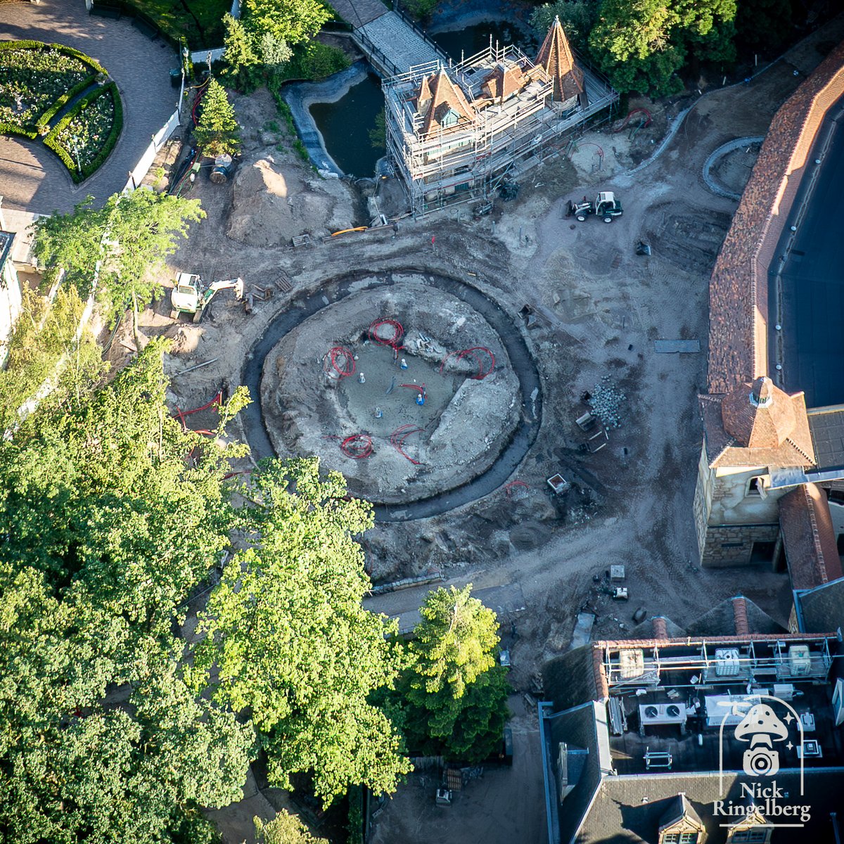 RingelbergNick's tweet photo. Ik zie een Ring.
Ravenring bouwupdate!
#efteling #bouwupdate #themeparks #droneparks #ravenring
π Efteling https://t.co/TTRDeE0UbB