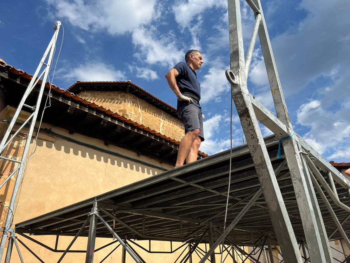 AcoaAke's tweet photo. 🚧 Fin de semana de preparativos de prefiestas en el #concejo de #Quintana 👉 #vereda
🪢 #Kinta|ko #kontzeju|ko bizilagunak herria txukuntzen egon dira asteburu honetan ▶️ #auzolan
#Bernedo @MontanAlavesa #Araba #Alava https://t.co/fTzNx1mZOH