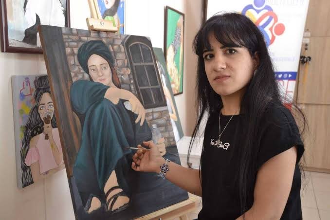 haskologlu's tweet photo. Adana'da 17 yaşındaki ehliyetsiz motosikletli şahıs, ressam Dilvin Fadıl Ali’ye çarptı ve kadın hayatını kaybetti. 

Bu ülkede kuralsızlık kural olmuş. Memleketin birçok bölgesinden böyle haberler geliyor. 

Ehliyetsiz yola çıkan birisi, her şeyi göze almıştır. Bu tür varlıklar, kasten insan öldürmeden yargılanmalı.