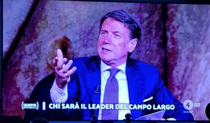 Max_the_Voice's tweet photo. Non ce la farete mai a Governareeee!!!! Il popolo si fa trombare una volta sola, perseverare è diabolico😂😂😂😂😂
#Quartarepubblica https://t.co/70wSmCsm53
