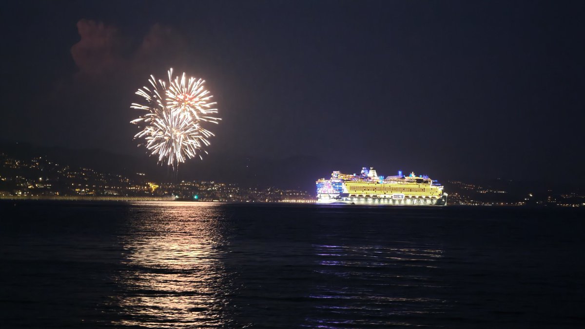 tormentayrayos's tweet photo. Legend of the Seas se despide de Málaga https://t.co/W81RelsXRy