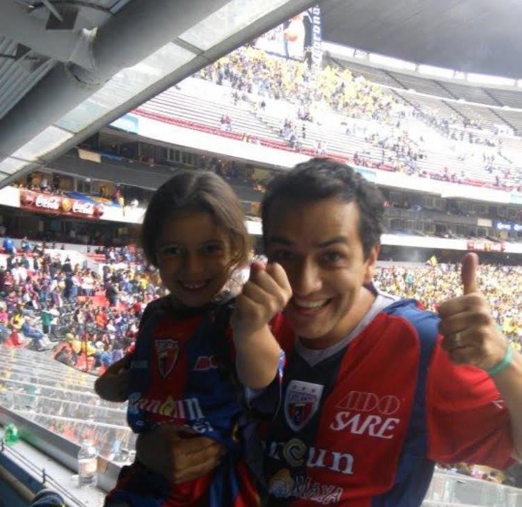 AlexRrincon14's tweet photo. @Atlante Desde niña vi a mi papá cumplir mis sueños. Hoy quiero ser yo quien le cumpla uno: verlo apoyar a México con el Equipo del Pueblo. Juntos. https://t.co/RIbDgkE6Ux