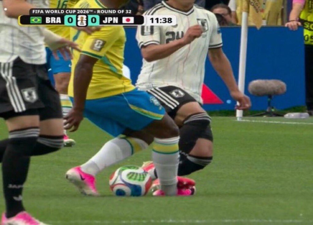 Zvrzr_RM1902's tweet photo. Two absolutely crazy dangerous tackles that could’ve caused serious injury both should’ve been red cards but none given.

Vinicius ability to not get injured his durability is astounding😰 https://t.co/0xNPB83CRB