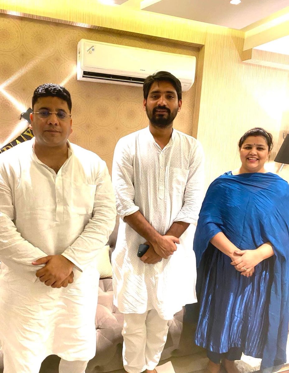 CallMeAbha's tweet photo. . @INCIndia के AICC राष्ट्रीय सचिव एवं @INCUttarPradesh के सह-प्रभारी श्री प्रदीप नरवाल जी को जन्मदिन की हार्दिक बधाई एवं शुभकामनाएँ।
ईश्वर से आपके उत्तम स्वास्थ्य, दीर्घायु, सुखद एवं सफल जीवन की कामना करती हूँ।
#happybirthday @Narwal_inc https://t.co/rWuN5G28fJ