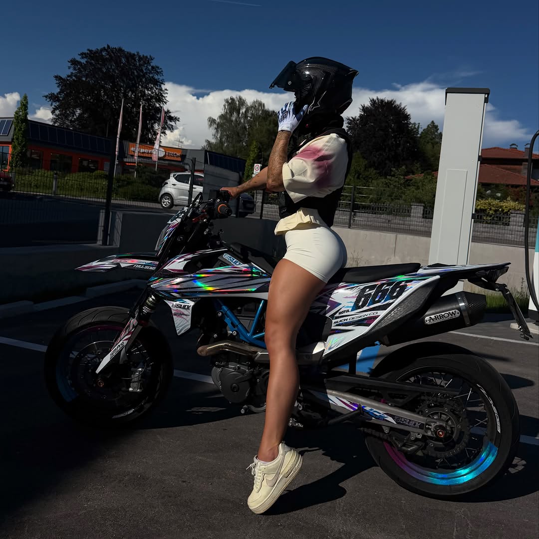 mx_ronja3nso's tweet photo. After Motorschaden Glow✨ https://t.co/UmX9ib0G7b
