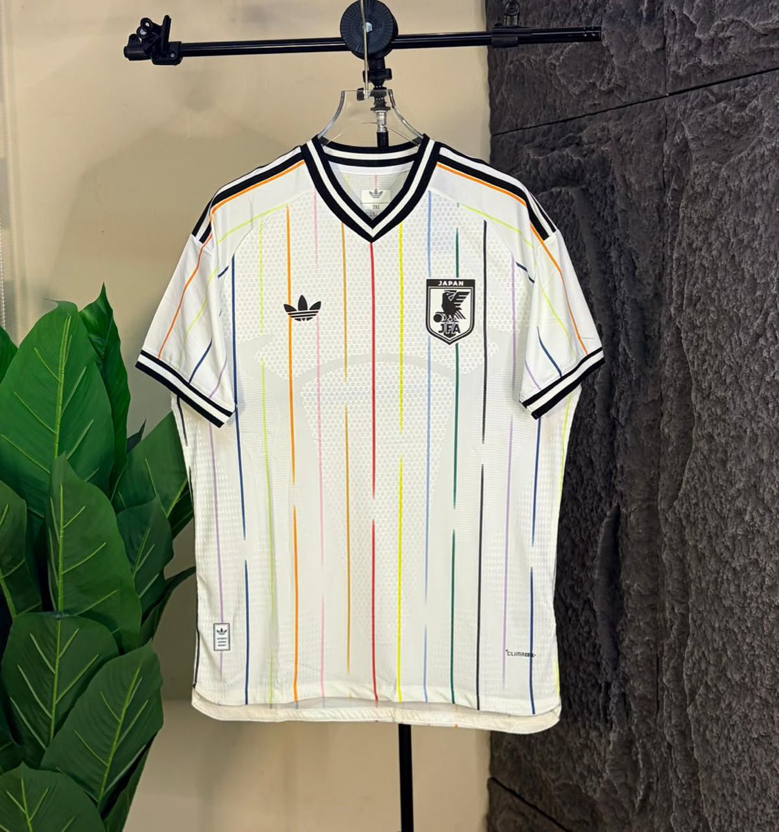 Kits_n_co's tweet photo. Japan home and away World Cup kits (jersey) are available in stock. 

Available in L to 2xl 

Price: ₦18,000 https://t.co/QAMwoKnXDW