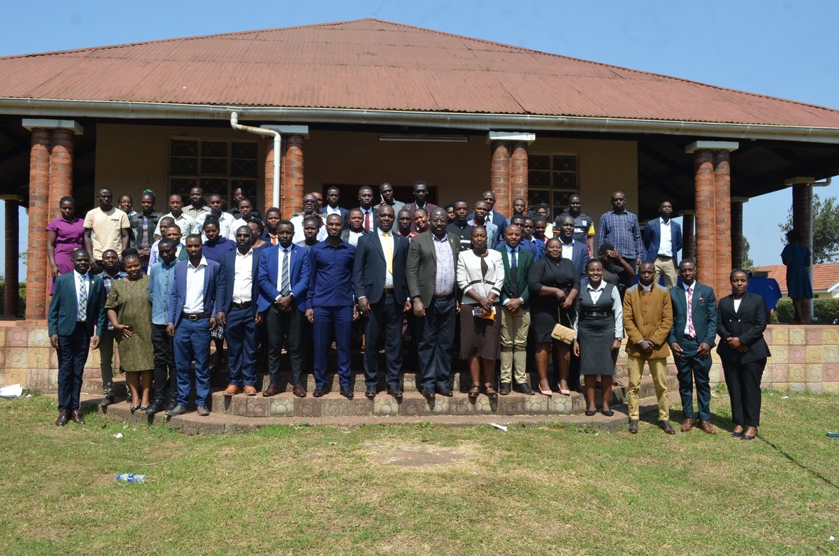 KabaleDistrict's tweet photo. The newly elected Kabale District Youth Council leaders have been challenged to become agents of socio-economic transformation by engaging in income-generating projects, upholding integrity, and providing effective leadership to fellow youth.

The call was made during the swearing-in ceremony of the 45-member Kabale District Youth Council held at the Kabale District Council Hall. The council comprises three representatives from each of the district's 15 sub-counties. The leaders were sworn in by Principal Magistrate Isaac Rukundo.

Details👇👇👇👇
https://t.co/xfGGbwquzs