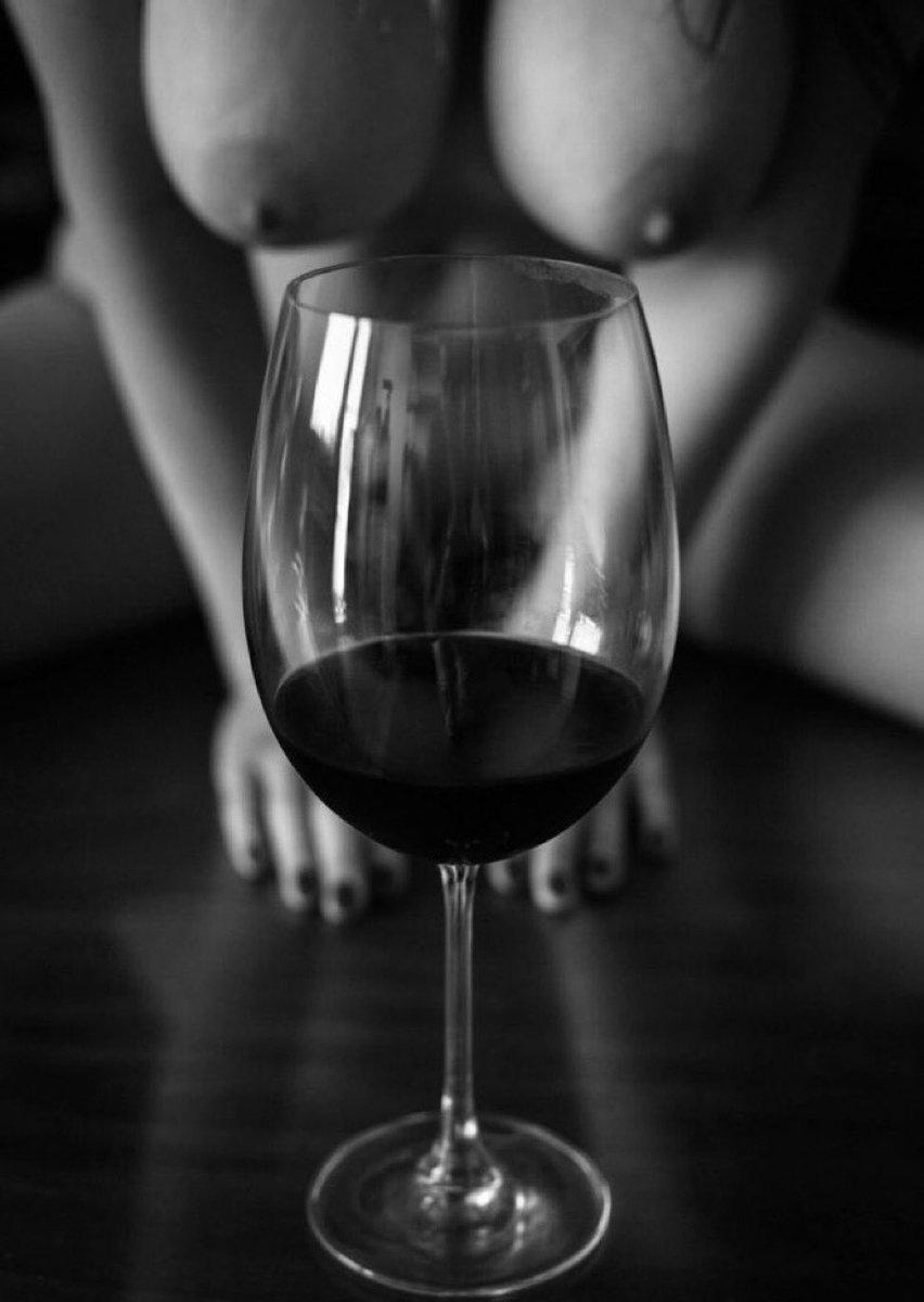 FabOrange17's tweet photo. 🌹🥂 https://t.co/aLoK9YUizl