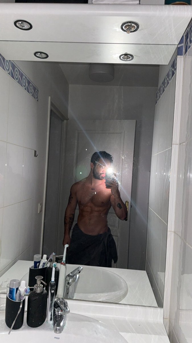 im______blue's tweet photo. Coupure d’électricité pendant la douche 👀💦 

https://t.co/3Mk6vDvDTm

@top4fans https://t.co/DnEf6WsQ38